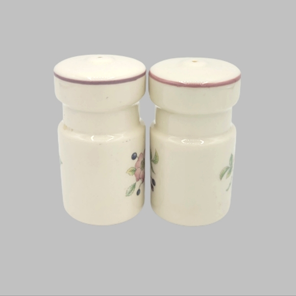 Wedgwood England Roseberry Bone China Pepper Salt Shaker Set Retired Vintage - Picture 2 of 10